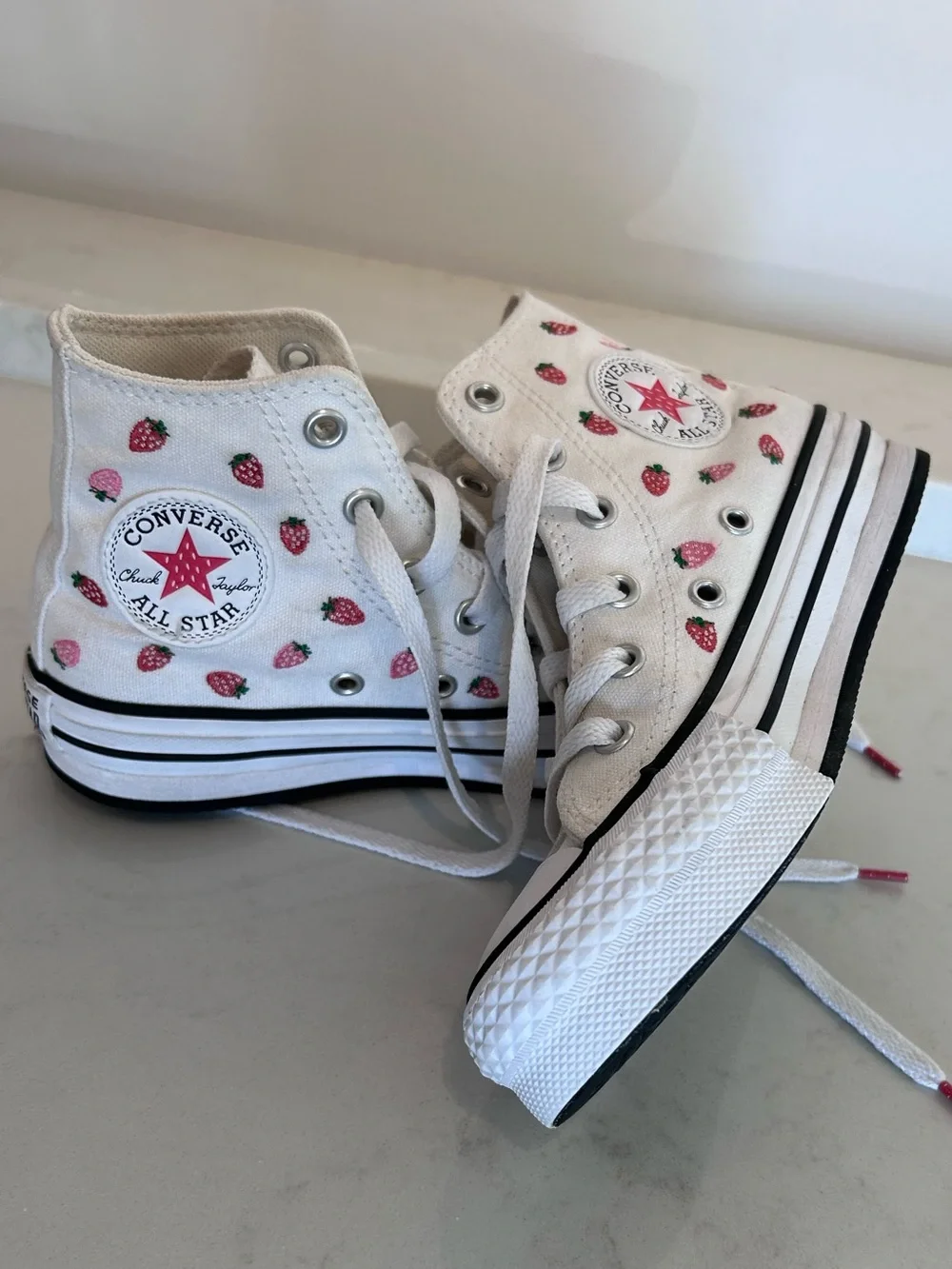 CONVERSE CHUCK TAYLOR LIFT STRAWBERRY HIGH-TOP SNEAKERS, Like New, Size 13Y